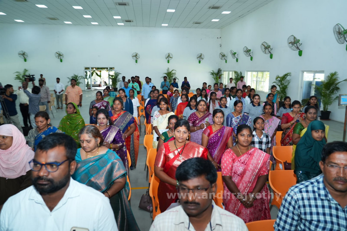 కొత్త లక్ష్యాలతో ప్రగతి పరుగుపెట్టాలి 