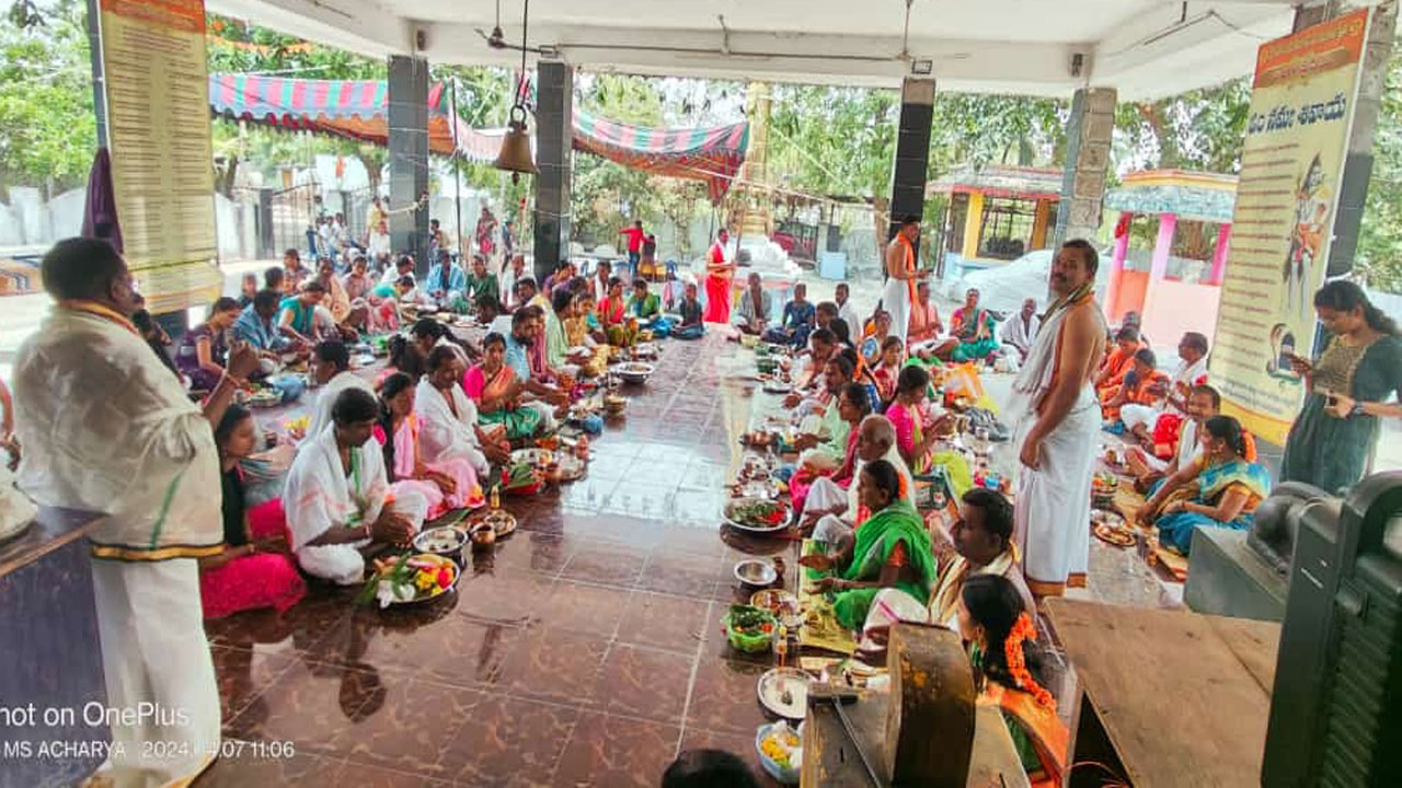  Kumaram Bheem Asifabad:  పోచమ్మ ఆలయాల్లో ప్రత్యేక పూజలు