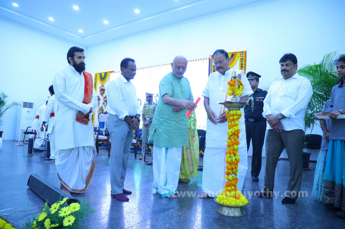 కొత్త లక్ష్యాలతో ప్రగతి పరుగుపెట్టాలి 