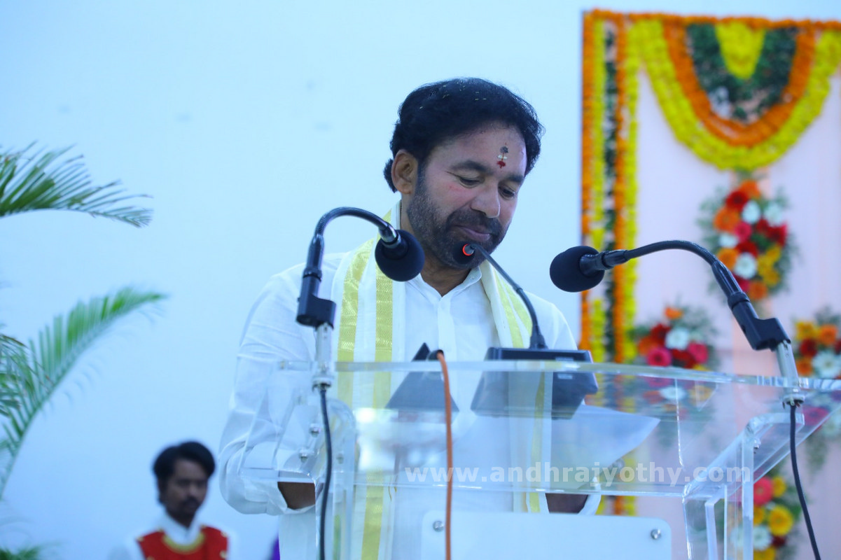 కొత్త లక్ష్యాలతో ప్రగతి పరుగుపెట్టాలి 