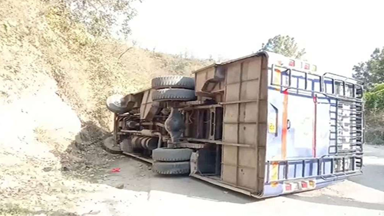 Bus Accident: హిమాచల్‌లో ఘోరం.. భక్తులతో వెళ్తున్న బస్సు బోల్తా.. 21 మంది.. 