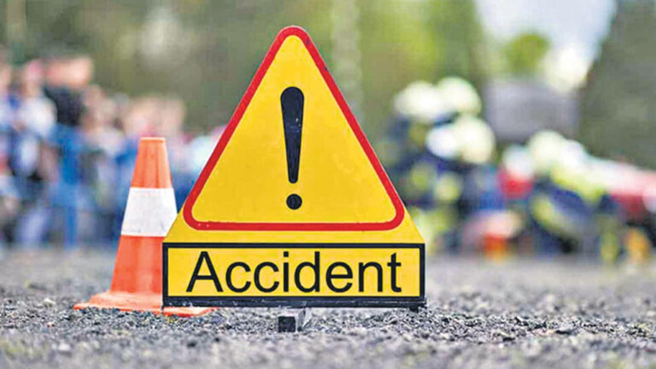 Road Accident: వనపర్తిలో విషాదం.. రోడ్డు ప్రమాదంలో ఇద్దరు దుర్మరణం