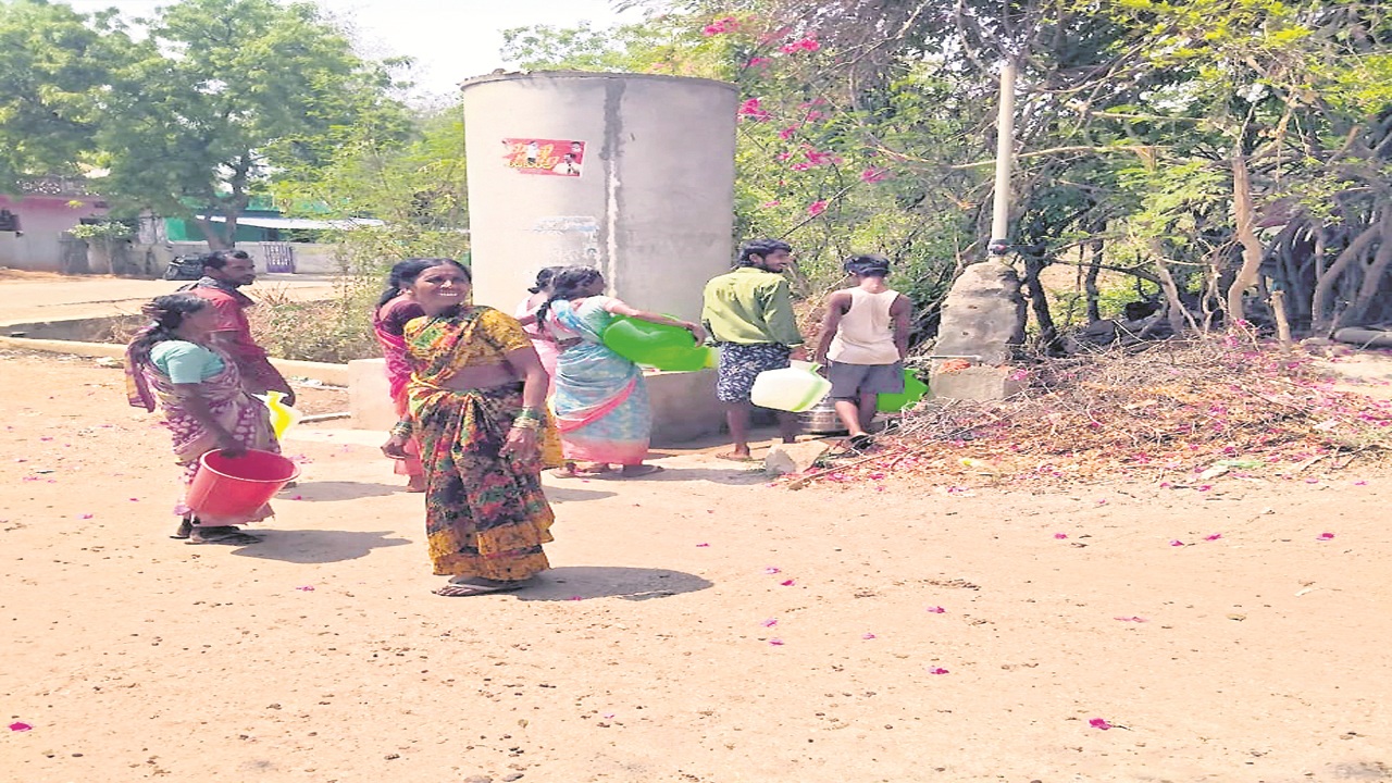 water problem:తాటిమానుగుంతలో తాగునీటి ఎద్దడి