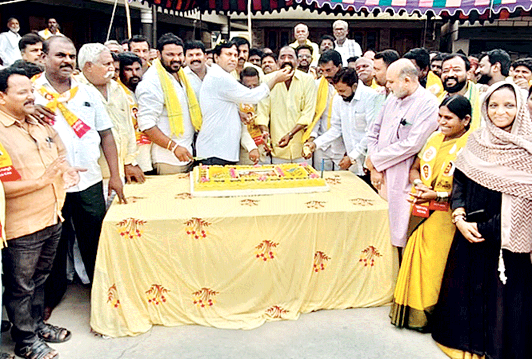 ఘనంగా చంద్రబాబు జన్మదిన వేడుకలు