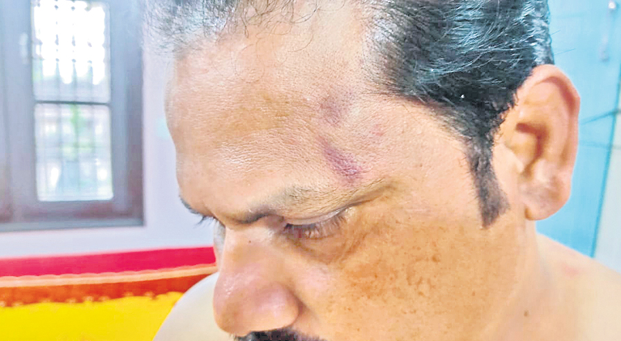 రెచ్చిపోయిన వైసీపీ రౌడీ మూక