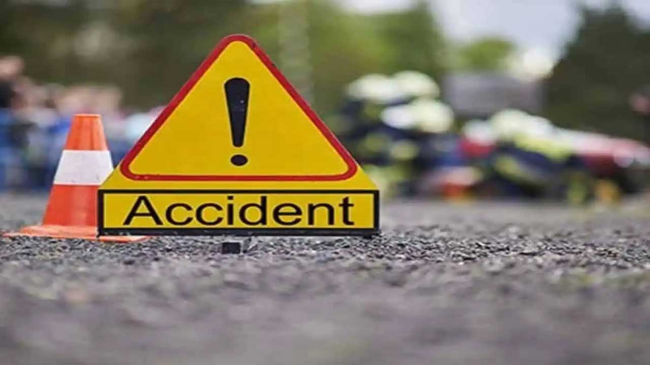 Road Accident: కొమురం భీం జిల్లాలో రోడ్డు ప్రమాదం