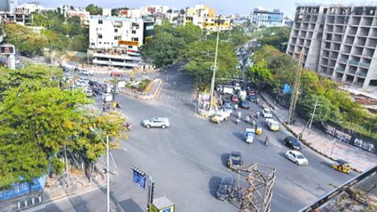 Hyderabad: బంజారాహిల్స్‌లో ‘స్టోన్‌ బ్యాచ్‌’.. వ్యాపార సముదాయాలపై రాళ్ల దాడి