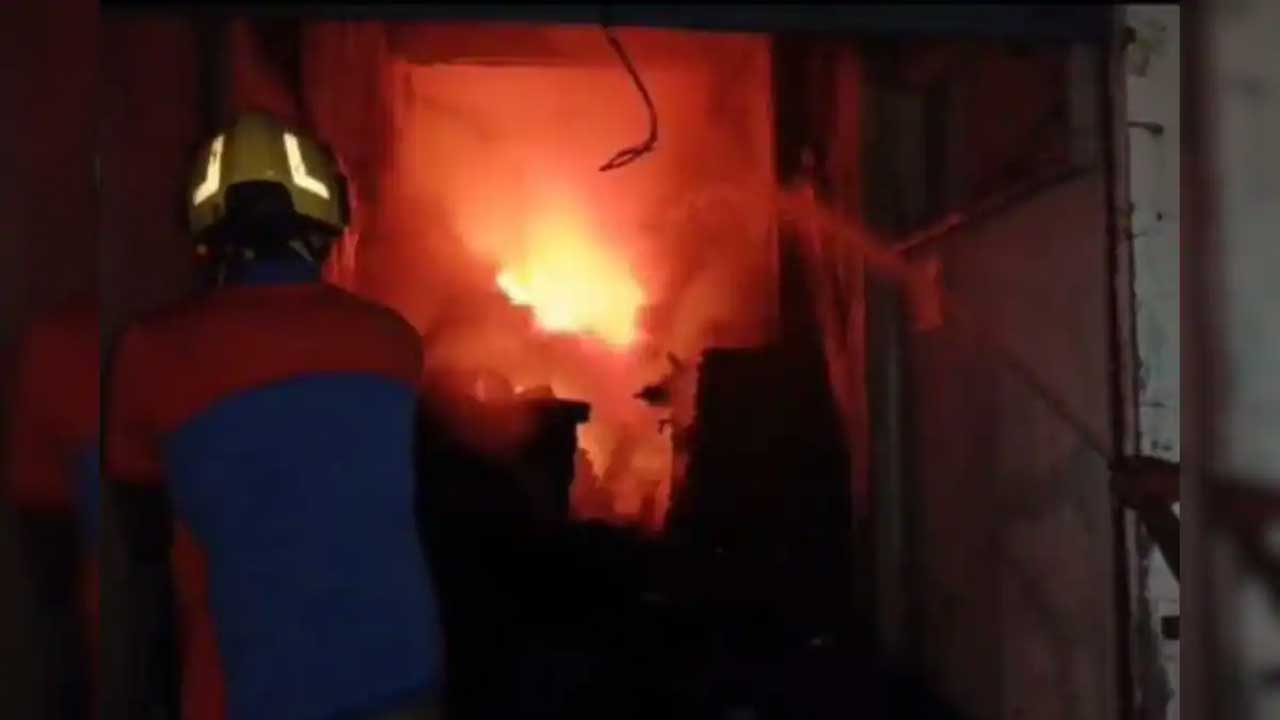 Fire Accident: నంద్యాల జిల్లా:  ఆత్మకూరులో భారీ అగ్ని ప్రమాదం