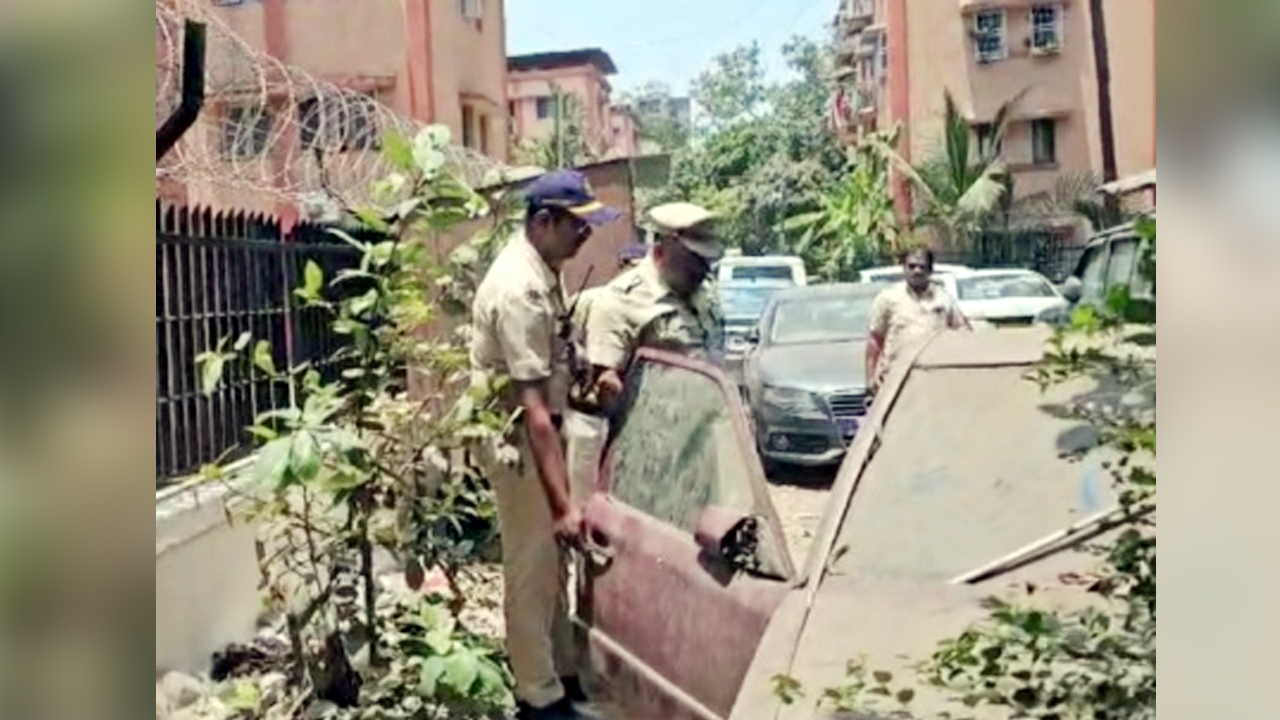 Mumbai: పాపం పసికూనలు.. ఆడుకోవడానికి కారెక్కి.. కానరాని లోకాలకు