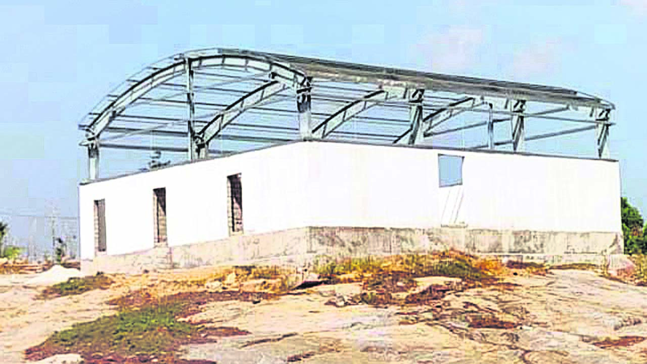 Godown : నిధుల కొరతతో ఆగిపోయిన   గోదాముల నిర్మాణం