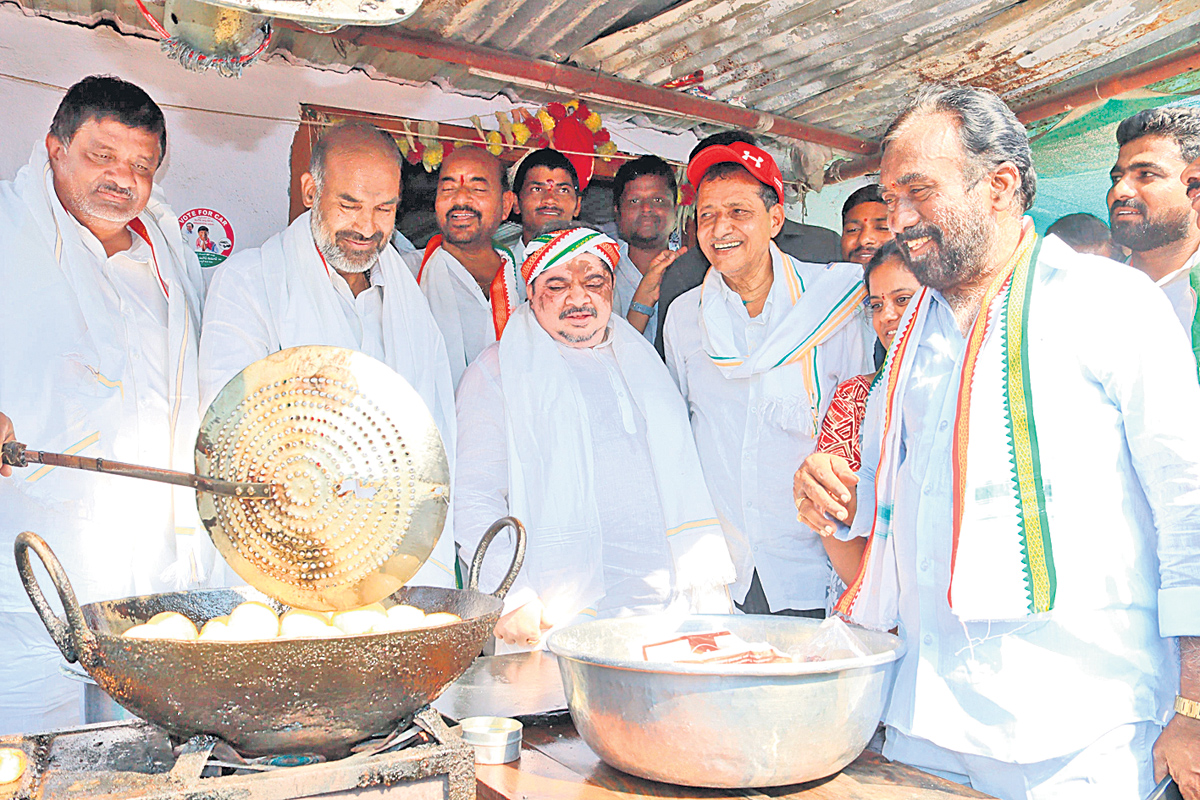 బజ్జీలు మీకు.. ఓట్లు నాకు!