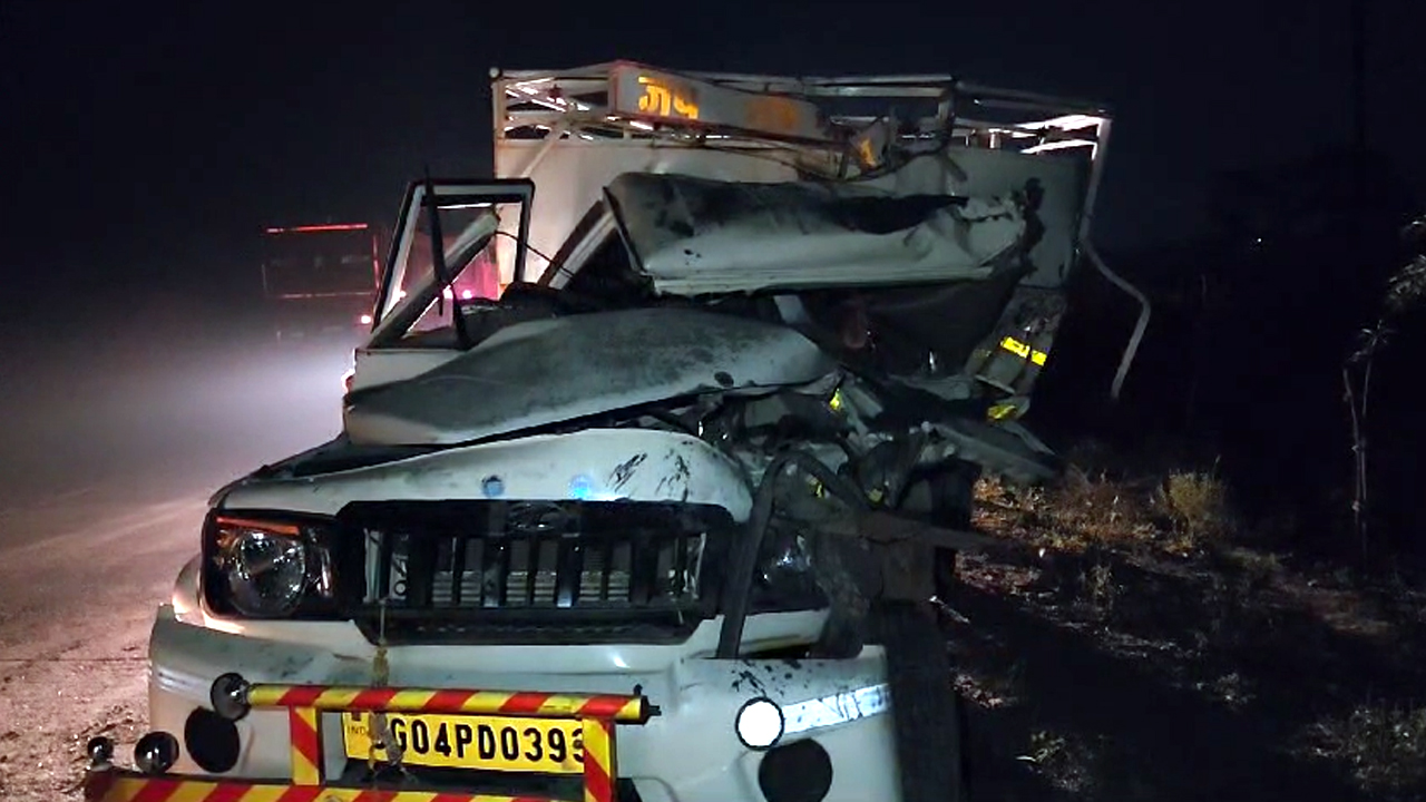 Road Accident: ఛత్తీస్‌గఢ్‌లో తీవ్ర విషాదం.. గూడ్స్ ఢీకొన్ని 8 మంది..