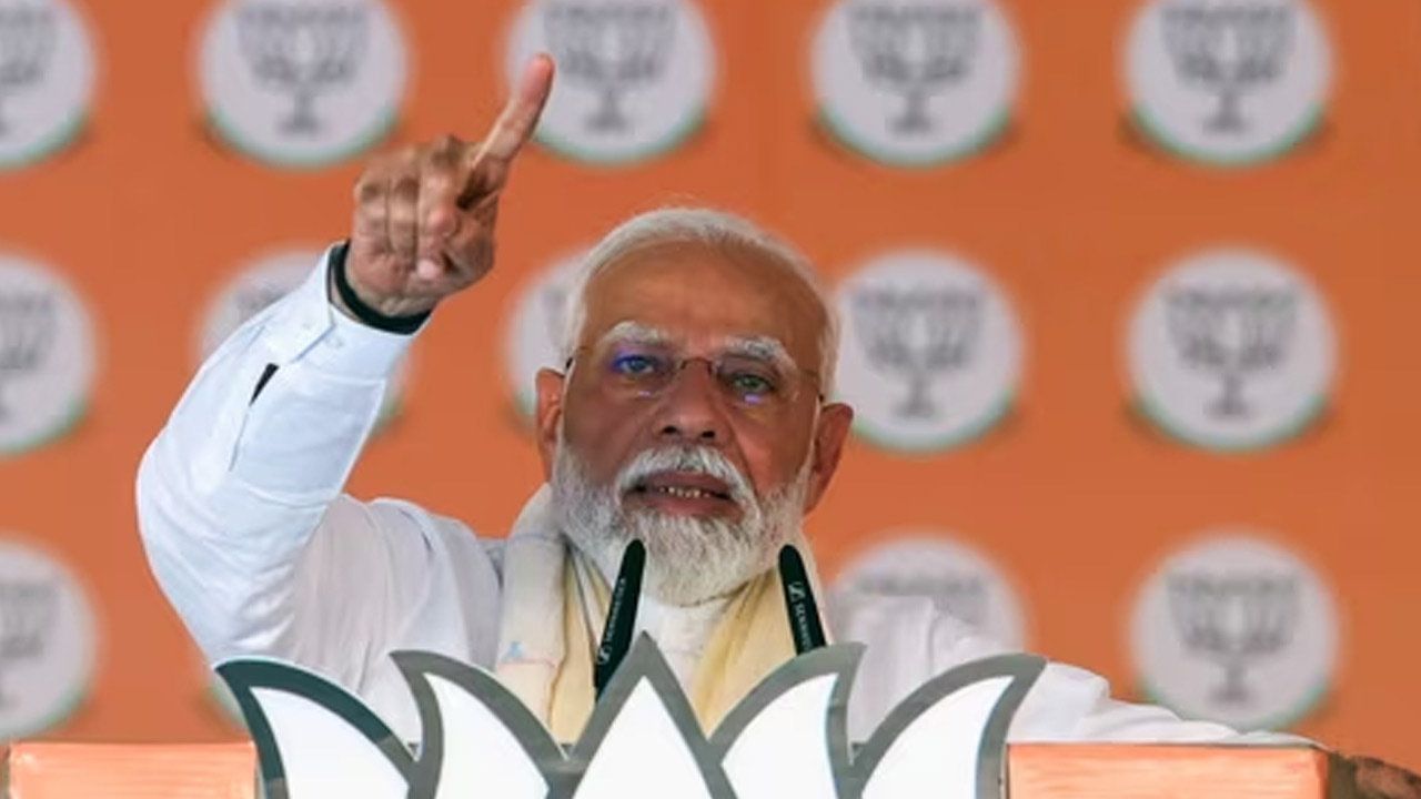 PM Modi: మోదీపై అనర్హత పిటిషన్‌ను తోసిపుచ్చిన ఢిల్లీ హైకోర్టు