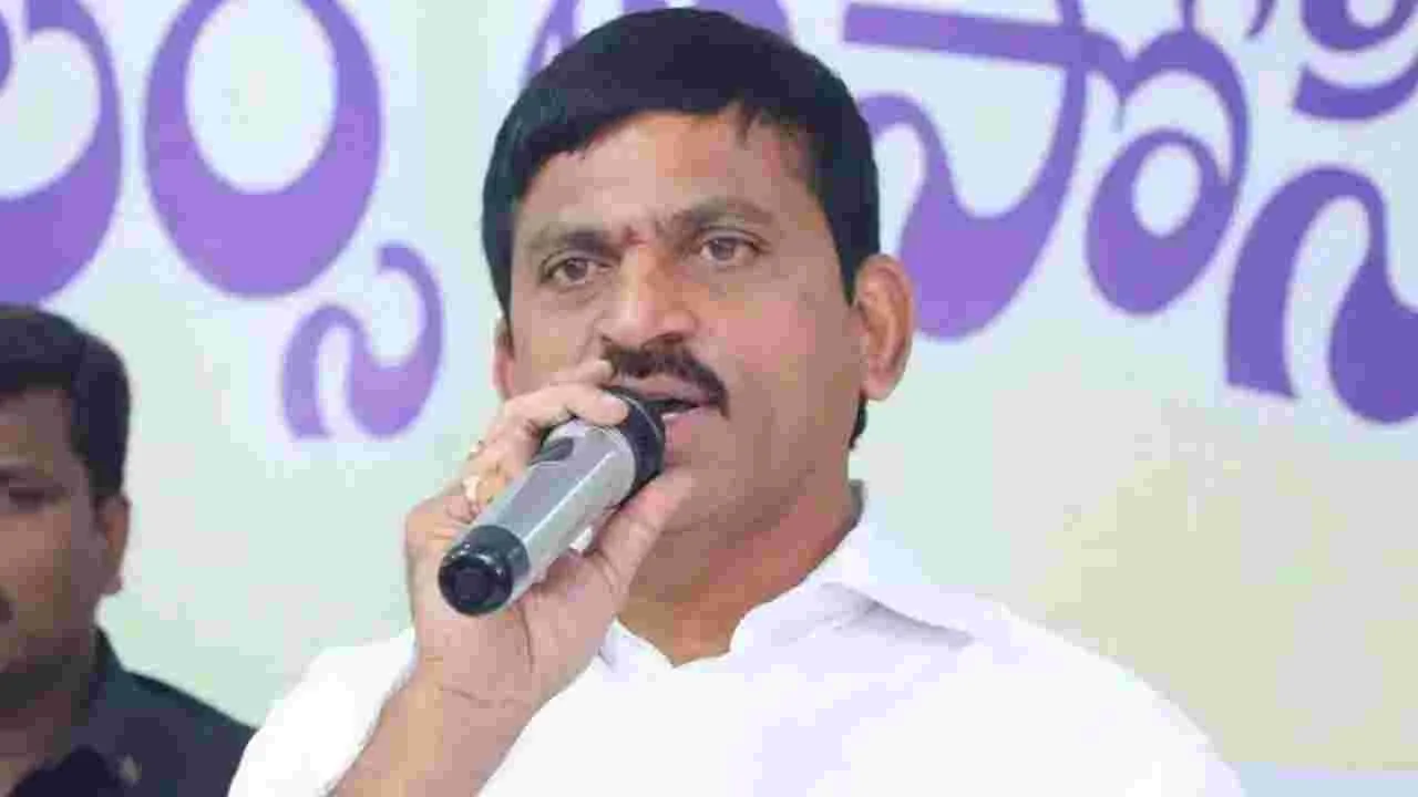 ED Raids: పొంగులేటి నివాసాల్లో ఈడీ అధికారుల సోదాలు