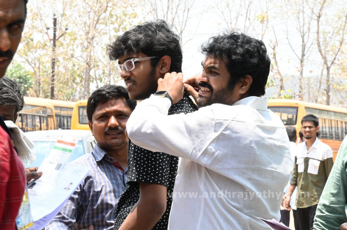 ‘నీట్‌’ కష్టాలు 