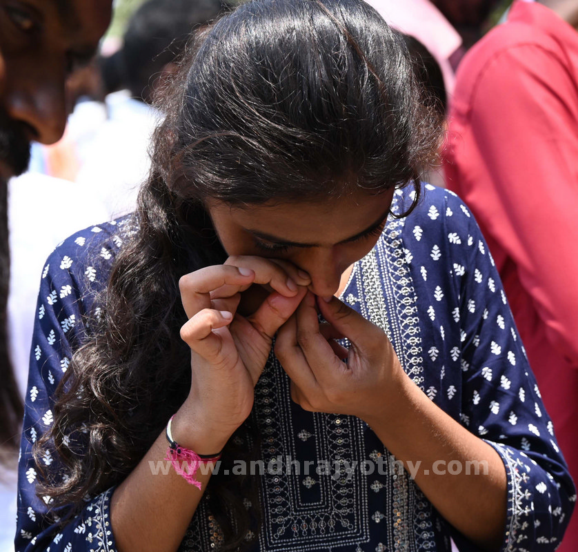 ‘నీట్‌’ కష్టాలు 