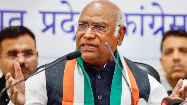 Mallikarjuna Kharge: తెలంగాణలో చేపట్టిన సర్వే దేశానికి ఆదర్శం కావాలి: ఖర్గే