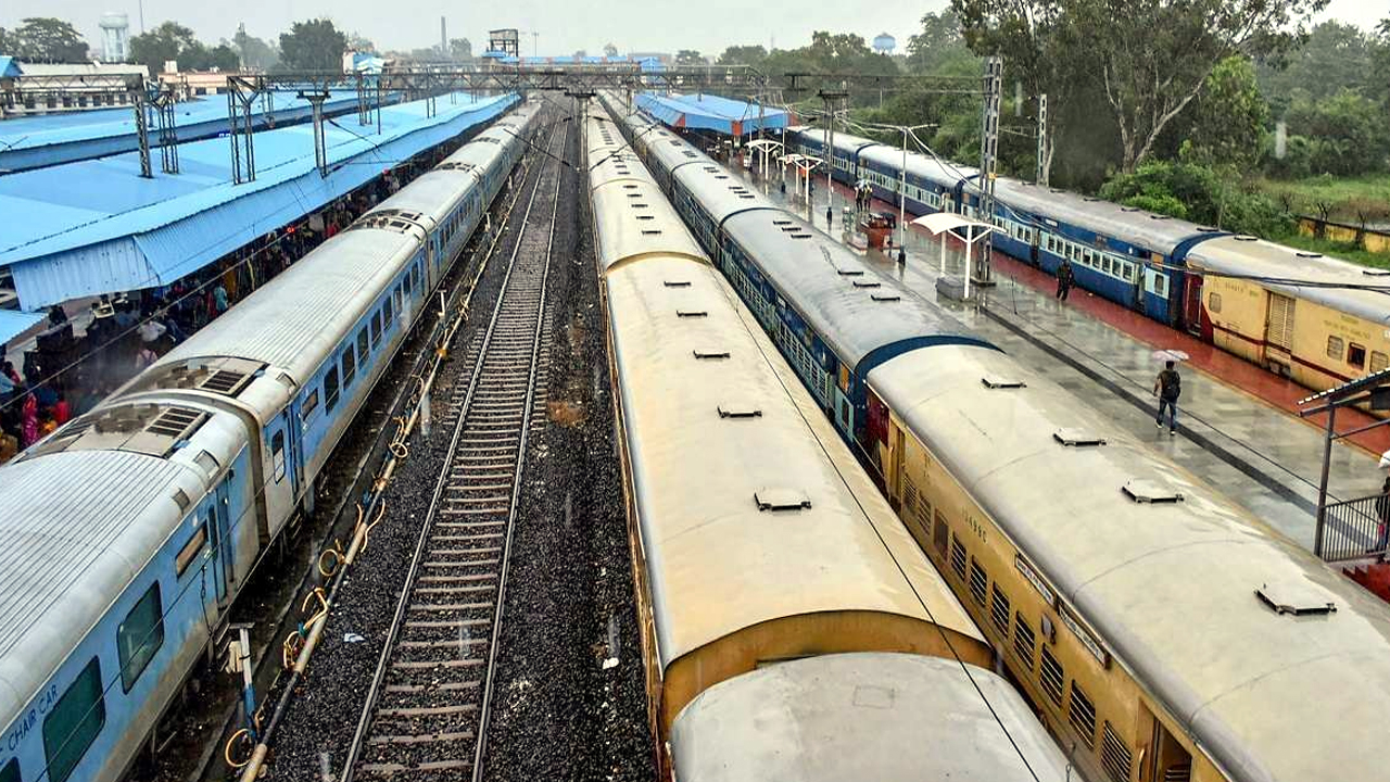 Indian Railways: దేశవ్యాప్తంగా 69 రైళ్ల రద్దు, 107 దారి మళ్లింపు.. ఎందుకంటే