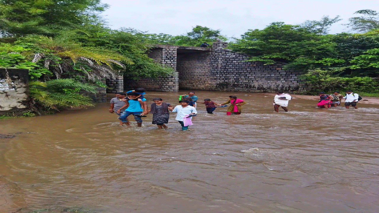 Manchiryāla-          వాగులు దాటేదెలా?