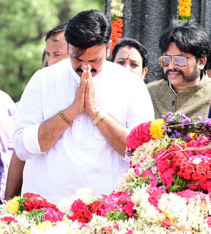 తెలుగువారికి స్ఫూర్తి ఎన్టీఆర్‌ 