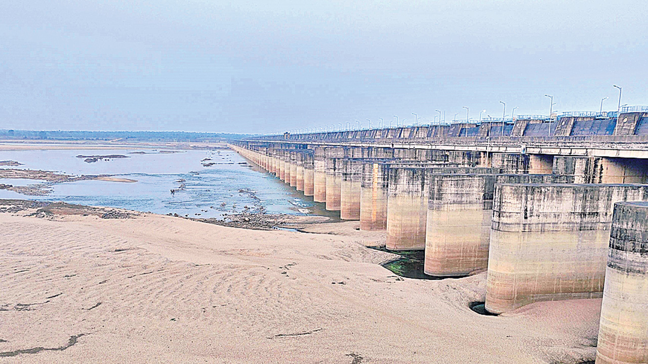 Kaleshwaram: ఆనకట్టలు పదిలమేనా?