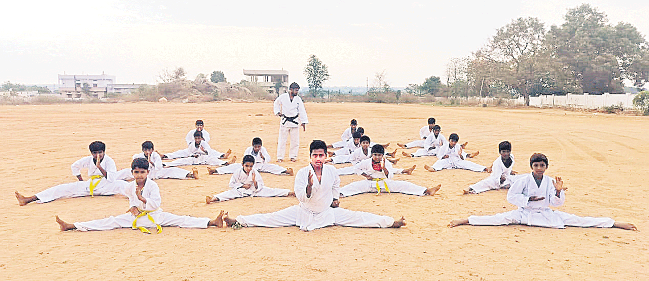 కరాటేపై చిన్నారుల ఆసక్తి