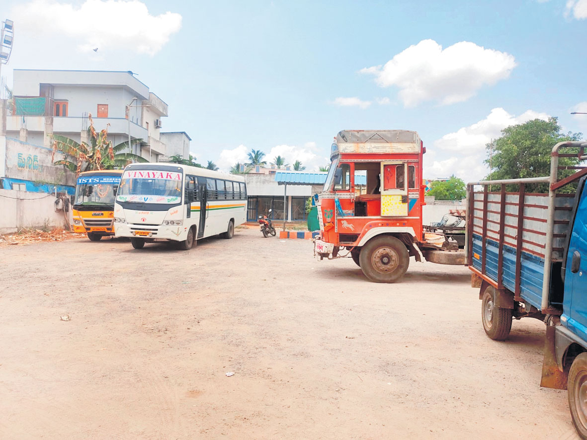  ప్రజల సొమ్ము రాళ్లపాలు