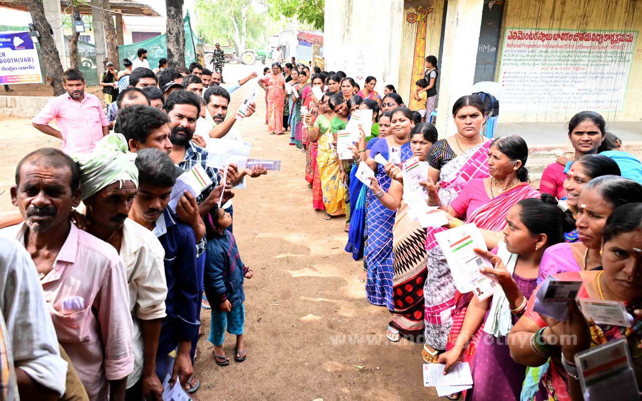 ఓటెత్తిన చైతన్యం 