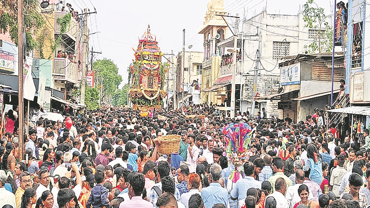 RATHOTSWAM: వైభవంగా వెంకటరమణ స్వామి బ్రహ్మరథోత్సవం