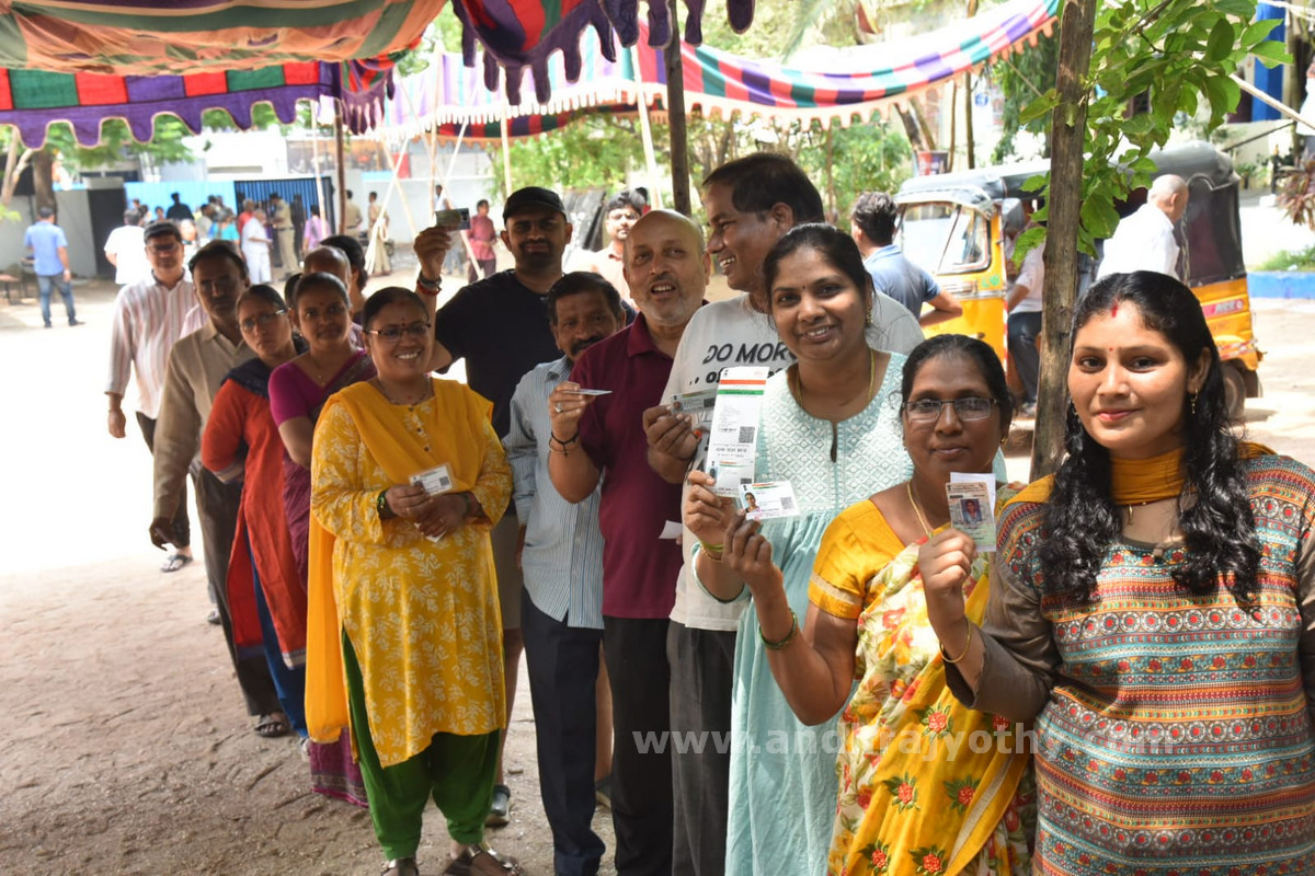 ఓటెత్తిన చైతన్యం 