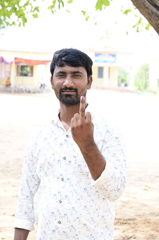 గ్రాడ్యుయేట్ల బారులు