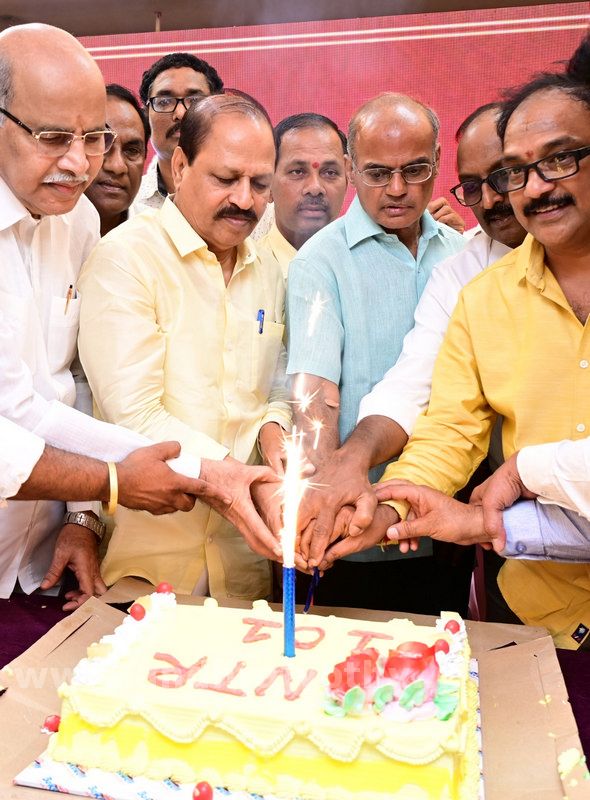 తెలుగువారికి స్ఫూర్తి ఎన్టీఆర్‌ 