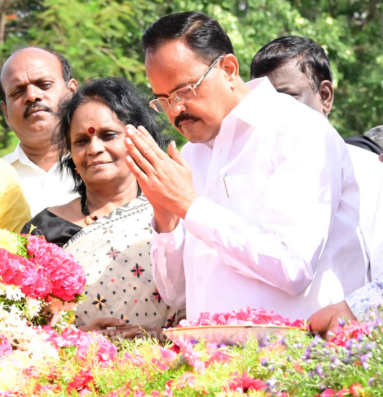 తెలుగువారికి స్ఫూర్తి ఎన్టీఆర్‌ 