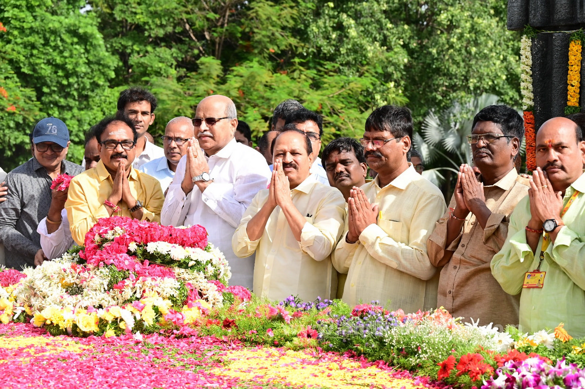 తెలుగువారికి స్ఫూర్తి ఎన్టీఆర్‌ 