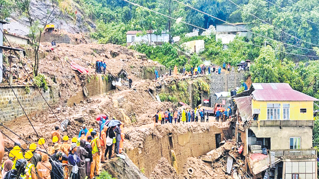 National : కొండచరియలు, క్వారీ కూలి  27 మంది మృతి