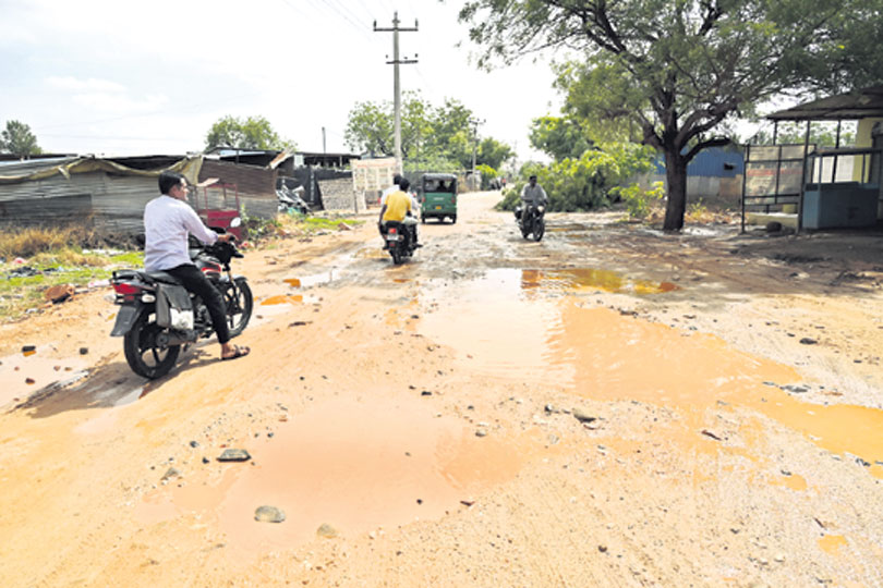 మూడేళ్లయినా తప్పని తిప్పలు..!