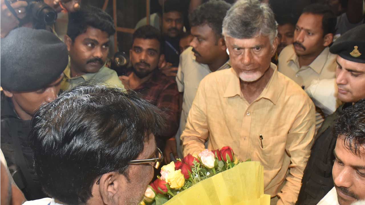 TTD: తిరుమల శ్రీవారిని దర్శించుకున్న చంద్రబాబు 