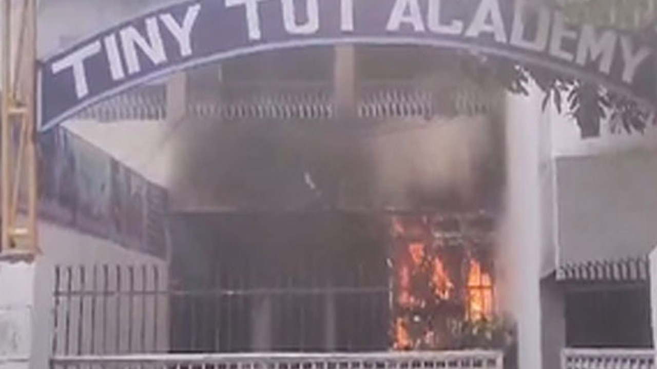 Mob Set School On fire: ట్యాంకు లోపల విద్యార్థి మృతదేహం, పాఠశాలకు నిప్పు
