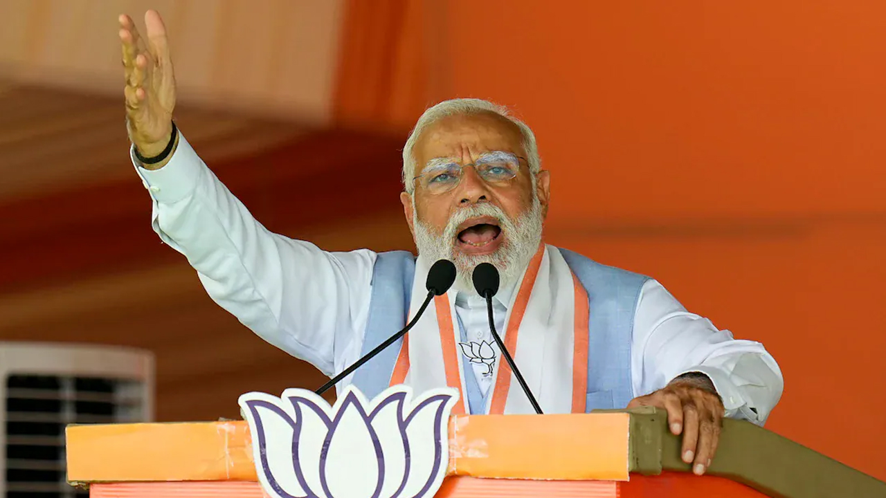 PM Modi: మత ప్రాతిపదిక రిజర్వేషన్ల కోసం రాజ్యాంగాన్ని తిరగరాస్తారు.. ఇండియా కూటమిపై విరుచుకుపడిన మోదీ