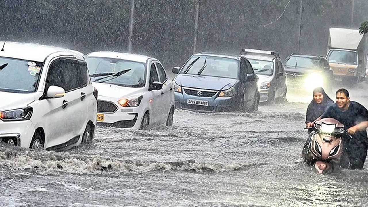 హైదరాబాద్‌లో కుండపోత వర్షం దృశ్యాలు..