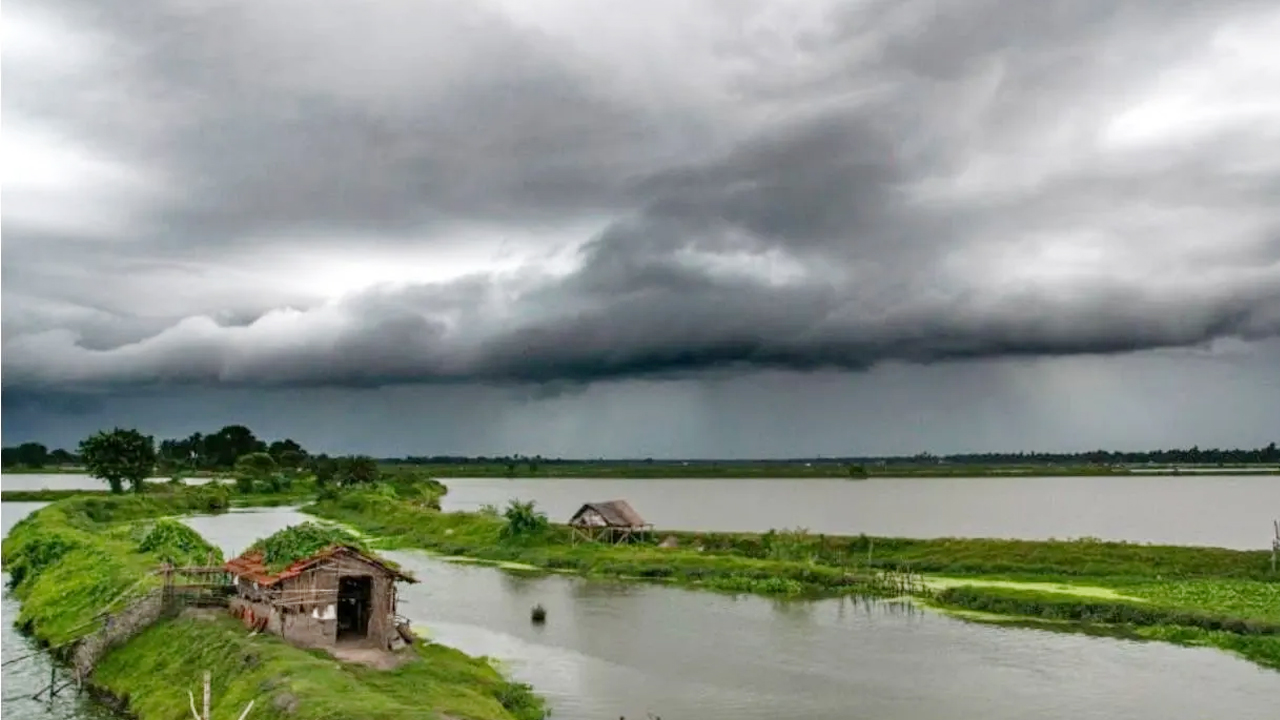 Rain Alert: దూసుకొస్తున్న  రెమాల్.. తెలుగు రాష్ట్రాల్లో భారీ వర్షాలు