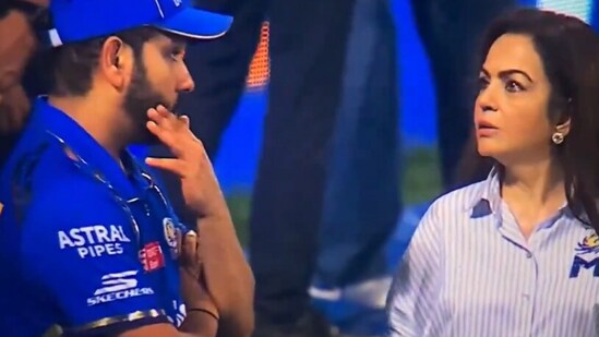 Rohit Sharma: రోహిత్ శర్మ-నీతా అంబానీ సీరియస్ డిస్కషన్.. అవార్డుల ప్రధానోత్సవంలోనూ ముభావంగానే..!