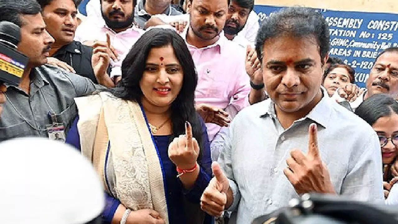 Lok Sabha Polls: ఓటు వేసిన కేటీఆర్.. ఆయనకే ఓటు వేశానని ఆసక్తికర కామెంట్స్