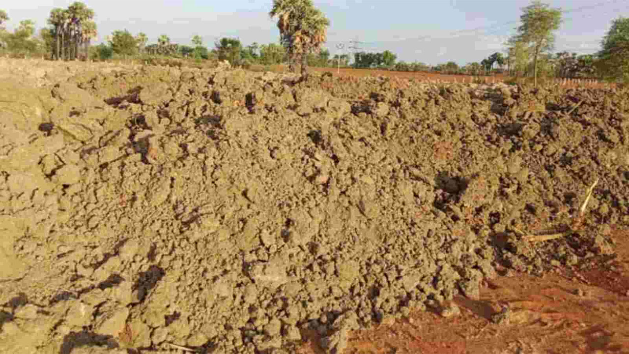 మట్టి తవ్వకాల అడ్డగింపు