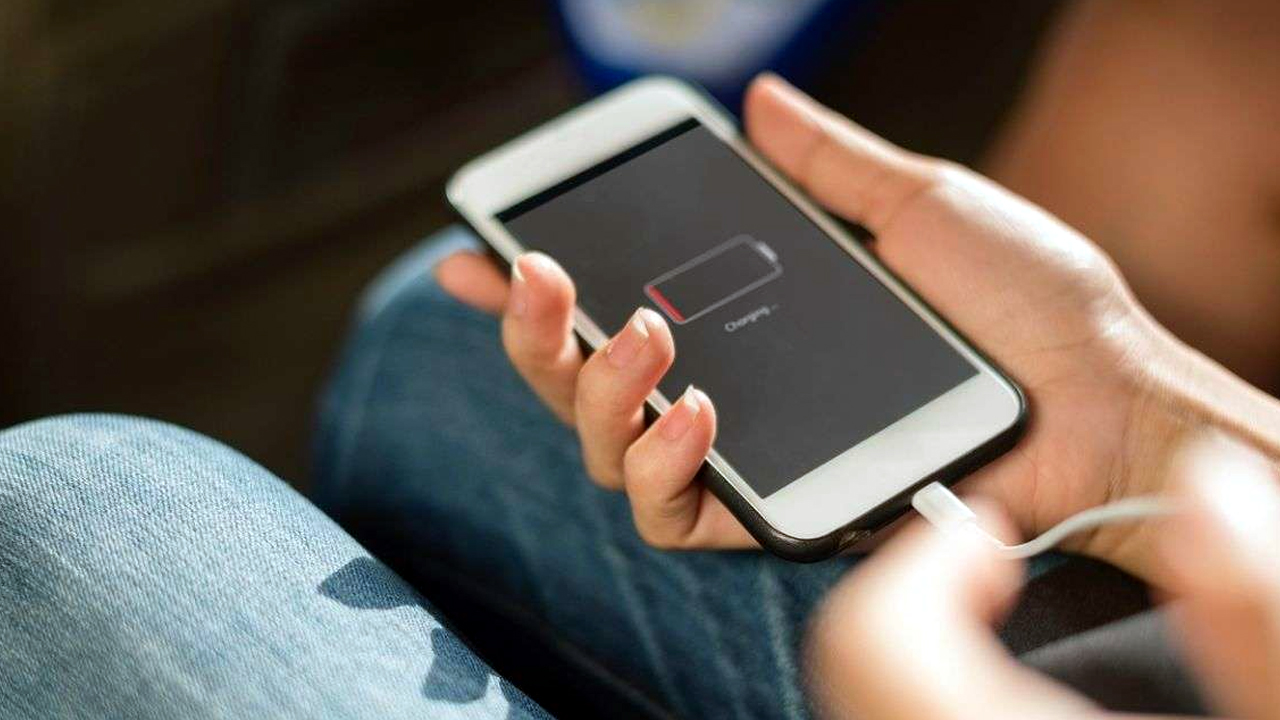 Smartphone Battery: ఫోన్ ఛార్జింగ్ త్వరగా అయిపోతోందా.. ఇలా చేయండి