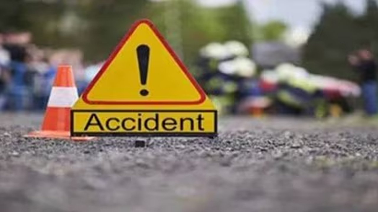 Road Accident: కిష్టారంలో దారుణ ఘటన.. రోడ్డు ప్రమాదంలో తండ్రీకొడుకు మృతి..