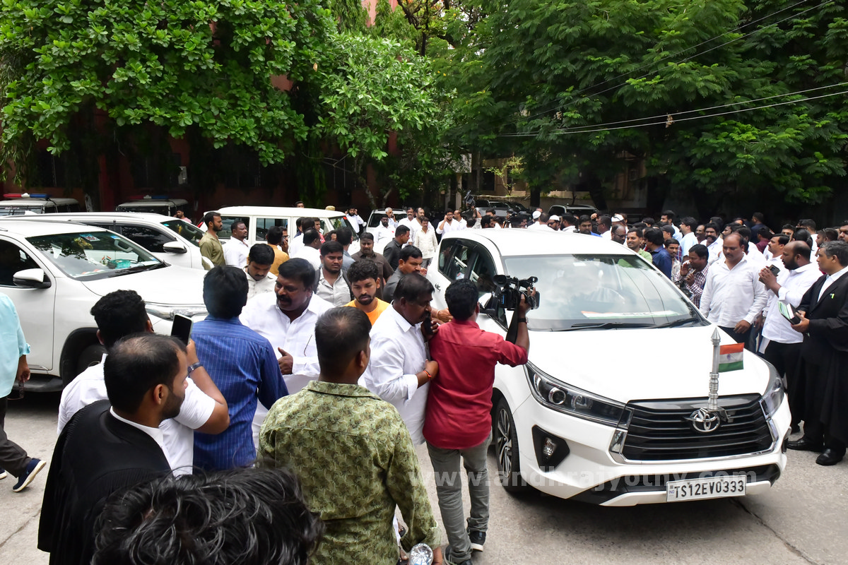 నాంపల్లి కోర్టుకు దీపాదాస్‌ మున్షీ