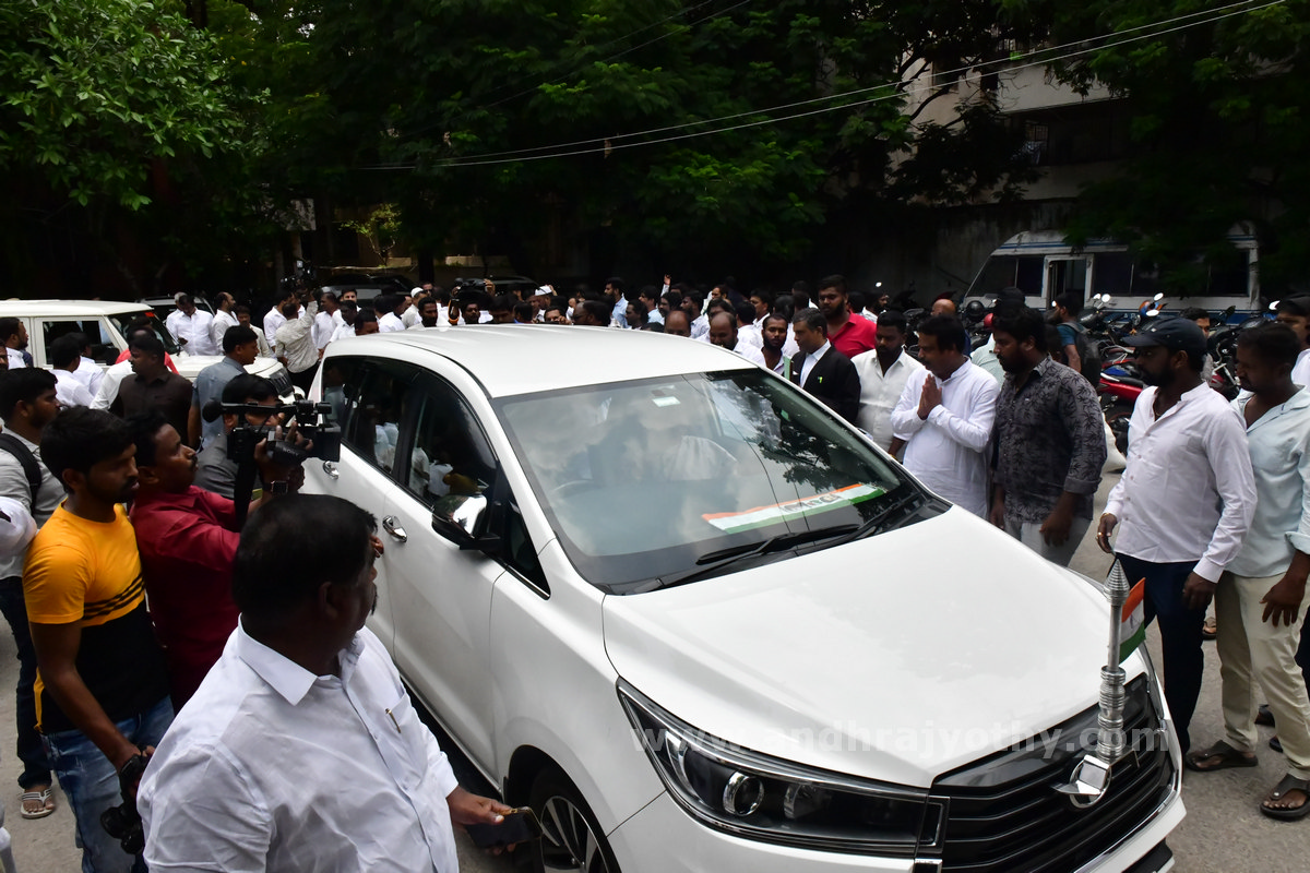 నాంపల్లి కోర్టుకు దీపాదాస్‌ మున్షీ