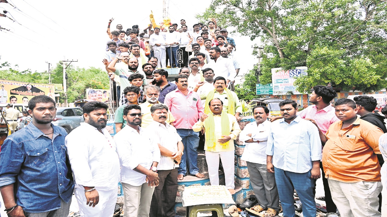 TDP : ఊరూ వాడా సంబరం