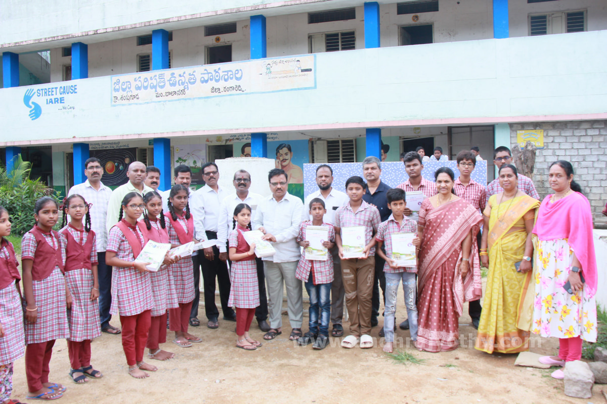 స్కూళ్లు తెరుచుకున్నాయి..